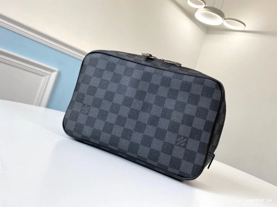 WIS GM VUITTON LOUIS POUCH TOILETRY 0925